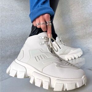 Chunky platform cream sneaker